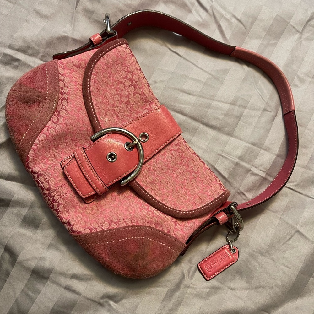 Old school coach bag, dare I say vintage and age myself
